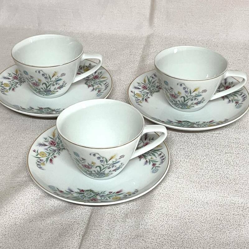 レトロ　fancy china　小花柄　金彩　ティーカップ＆ソーサー　3客（3174）