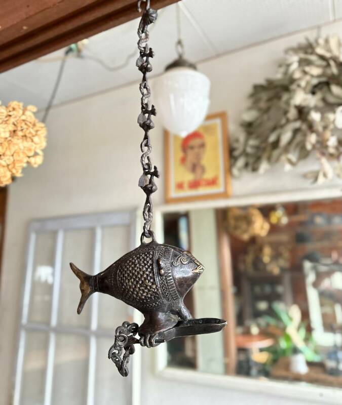 アンティーク　オイルランプ　真鍮製　燈明皿　ランプ　インド　ハンドメイド　吊り下げ　インテリア　ディスプレイ　真鍮　魚　魚型