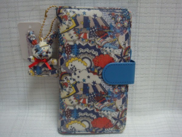 ☆新品☆リバティ/スマホケース携帯カバー/くまさんチャーム付き/青系