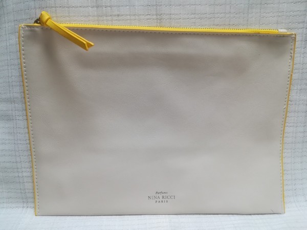 ☆非売品・美品☆ニナリッチ/ノベルティポーチマチなし四角/フチ黄色×クリーム