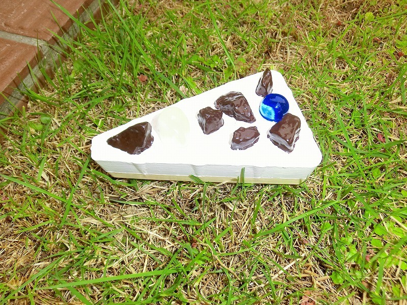 飾り ショートケーキ(ガーデン飾り) モルタル製 カラード オフホワイト/アイボーリー