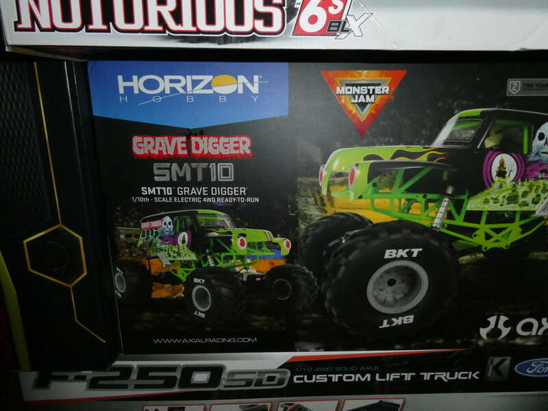 Axial アキシャル　SMT10　RTR　GRAVE DIGGER　グレイブディガー　未開封