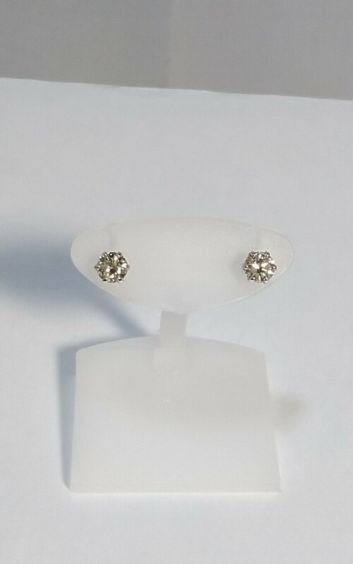 Ptダイヤ(ライトイエローカラー)ピアス！0.50ct.。