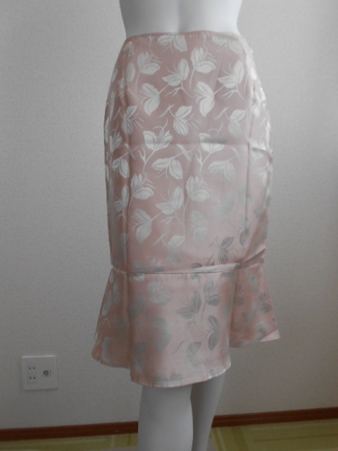 ◎新品！定価￥8900 OZOC　オゾック 花柄　ペプラムサテン　裾　フリル　スカート Aライン ピンク　光沢スカート ペプラム スカート