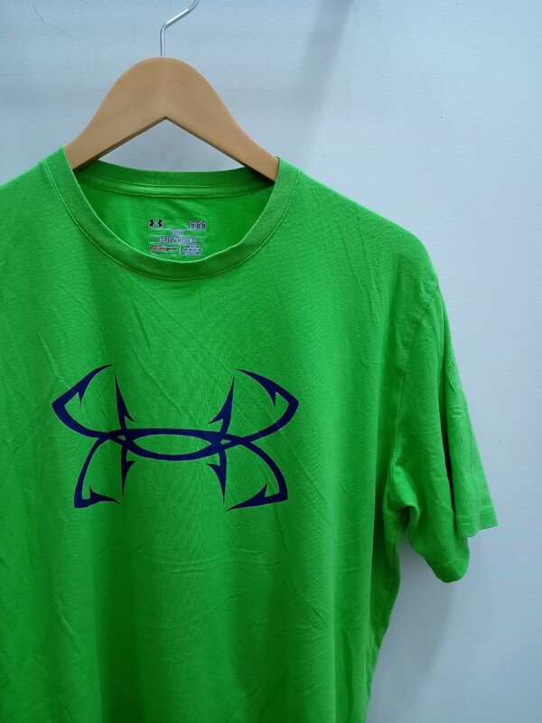 ★F035 US古着 UNDER ARMOUR アンダーアーマー 半袖Tシャツ カラーTシャツ ロゴプリントTシャツ サイズL 濃いめの黄緑 