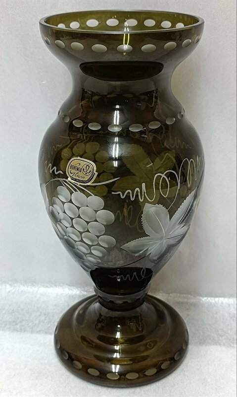 未使用品 ボヘミアクリスタルガラス 葡萄柄フラワーベース／花瓶