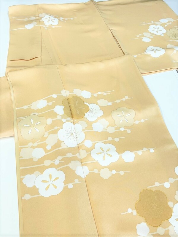 花とら●リサイクル着物　訪問着　薄黄色　梅　槍梅　刺繍　一つ紋付き　リメイク　大きめサイズ　　　230604