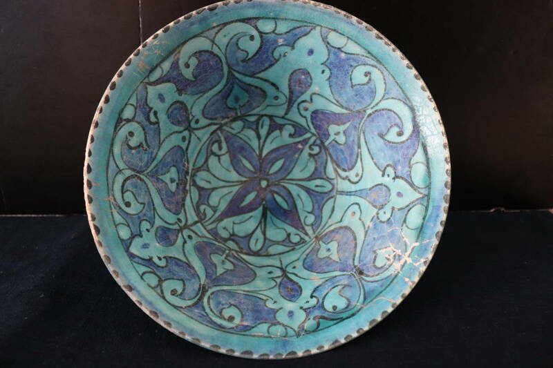 ペルシャ古陶　青釉鉢　唐草紋　幾何学模様　12世紀　遺跡発掘品