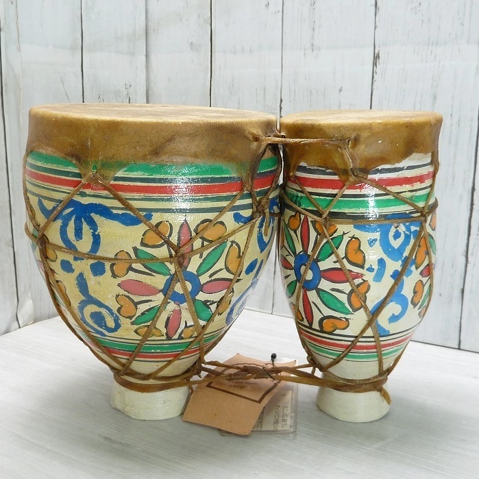 ＠モロッコ楽器⑥ モロッコドラム２連 陶器＆皮小型２連ドラム ティンパニの先祖 赤・緑・青ライン 海外伝統楽器 打楽器 コレクション