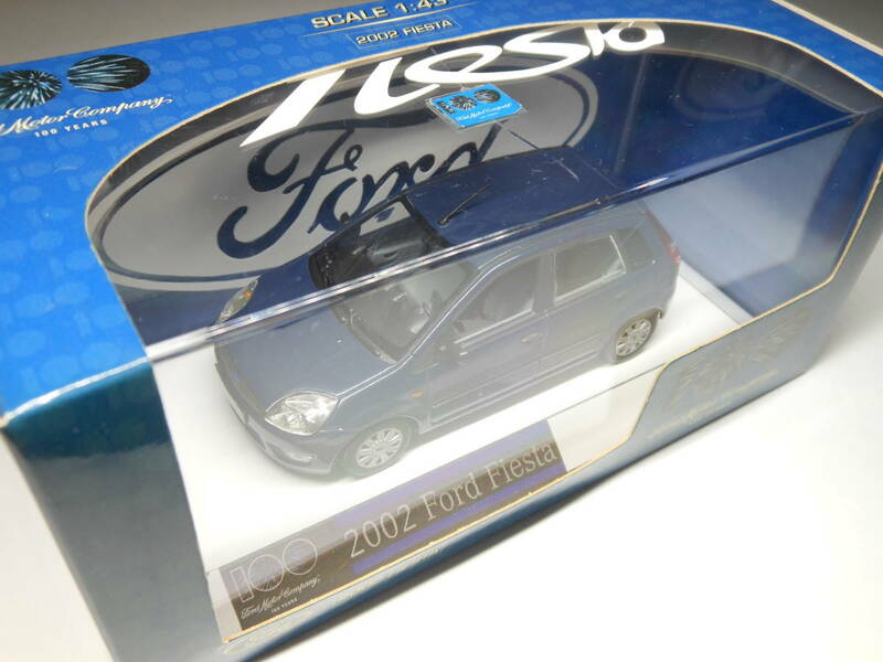 ミニチャンプス 1/43 フォード100周年記念／フォード フィエスタ 2002（ケースにヒビ有り！）
