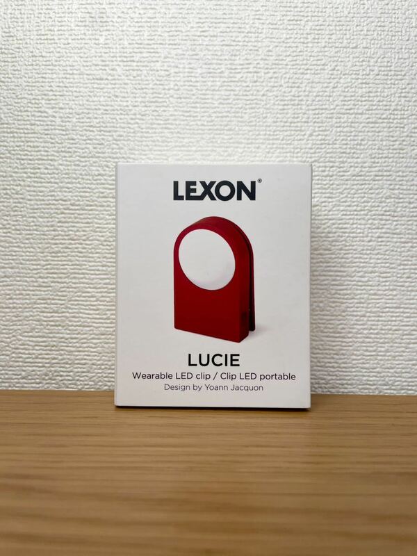 LEXON LUCIE クリップライト レッド MOMAデザインストア取扱い レクソン 充電式 LEDライト ウェアラブル ミニマル 自転車 ランニング