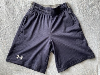 アンダーアーマー★ハーフパンツ★１４０/YMD★紺・白マーク刺繍★メッシュ・裏付き★UNDER ARMOUR