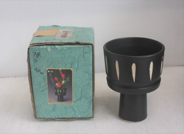 趣味の花器　陶器の花生け　花器　壺　フラワーベース　黒　一好　サイズ：外径15×H20㎝　/19N6.1-38