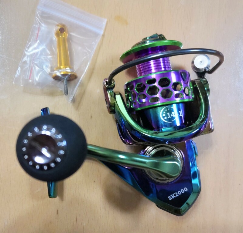 ★ 新品未使用 FISHING REEL COLRFUL VERSION SK2000 スピニングリール レインボー オーロラ カラー 左右ハンドル可 GOMXUSスタンド付き ★