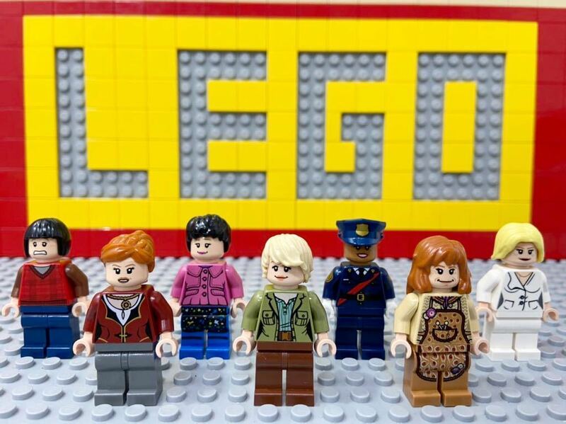 ☆女性☆ レゴ　ミニフィグ　女の子　警察官　エプロン姿　など　( LEGO 人形 住民
