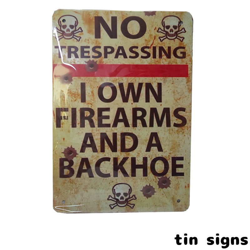 NO TRESPASSING I OWN FIREARMS AND A BACKHOE アメリカン 雑貨 ブリキ看板 メタルサイン ティンサインズ サインプレート tin2-40