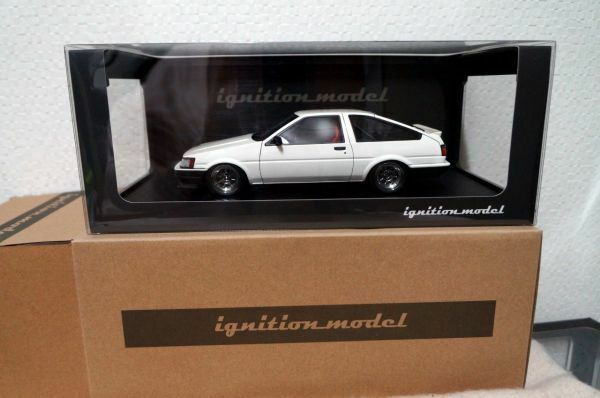 イグニッションモデル トヨタ カローラレビン (AE86) 3-Door GTV 1/18 ミニカー 白 ① IG