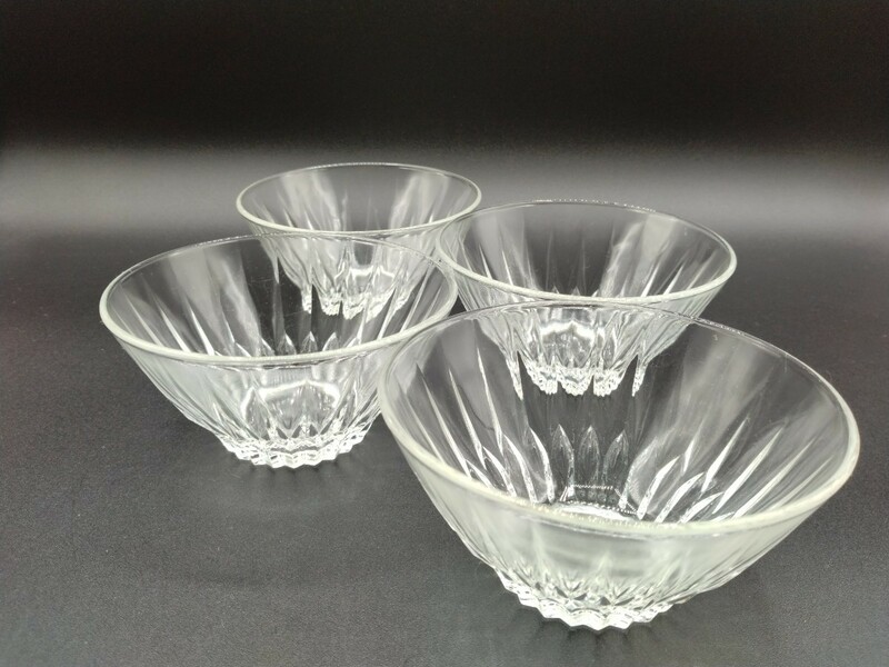 昭和レトロ プレスガラス 小鉢 4個 皿 器 ガラス 食器