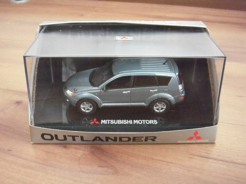 三菱　アウトランダー　ミニカー　水色　MITSUBISHI　OUTLANDER