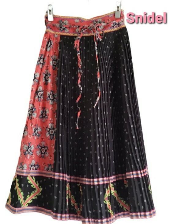 未使用品レベル　スナイデル　レア　民族調の凝った可愛いスカート