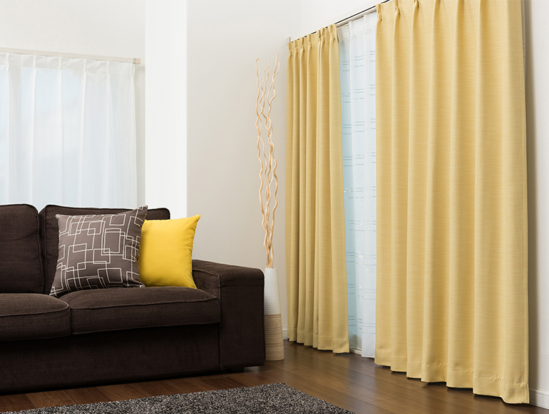 ★掃出し窓におすすめ★幅96cm丈198cm 両開き 2枚入り★1級遮光防炎カーテン 形状記憶加工付き★省エネ・保温・遮熱効果！レモンイエロー