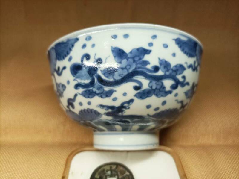 中国文物 古瓷 収集家の放出品 青花 明代早期 青花蓮塘龍紋碗