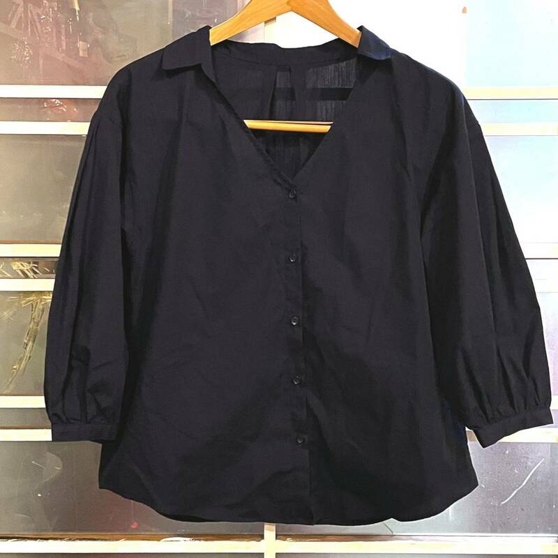 シャツ GU ボリュームスリーブ ブラック オープンカラー 抜き襟 23063011