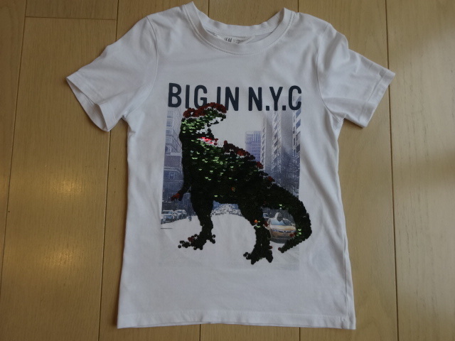 H&Mキッズ ボーイズ かっこいいT-REXティラノサウルススパンコール刺繍半袖Tシャツ 白×ブルー系 6-8Y 122/128センチ 男の子