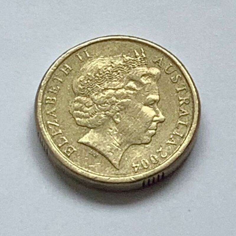 【希少品セール】オーストラリア エリザベス女王肖像デザイン 2004年 2ドル硬貨 1枚
