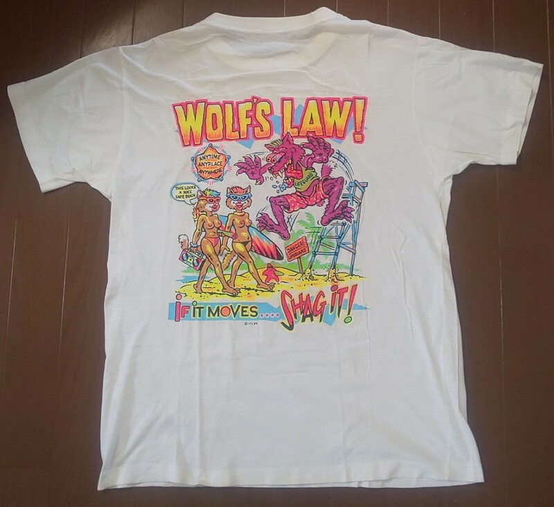 ヴィンテージ古着 ナイスデザイン！ ITL89 WOLF'S LAW！ 半袖Tシャツ ホワイト M程度 狼 ビーチ ヌード トップレス ラジカセ サーフボード