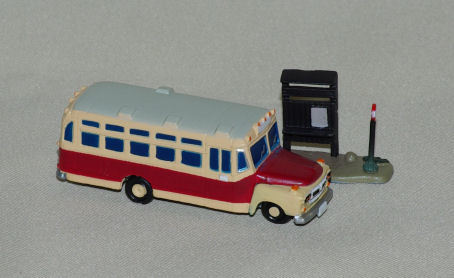 タイムスリップ　グリコ、　いすず　ＢＸＤ３０型、　赤　　箱　　新品