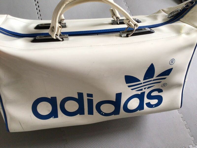 希少! ビンテージ エナメル アディダス adidas スポーツバッグ ボストンバッグ 白 青 ホワイト ブルー 日本製 MADE IN JAPAN 中古 レトロ