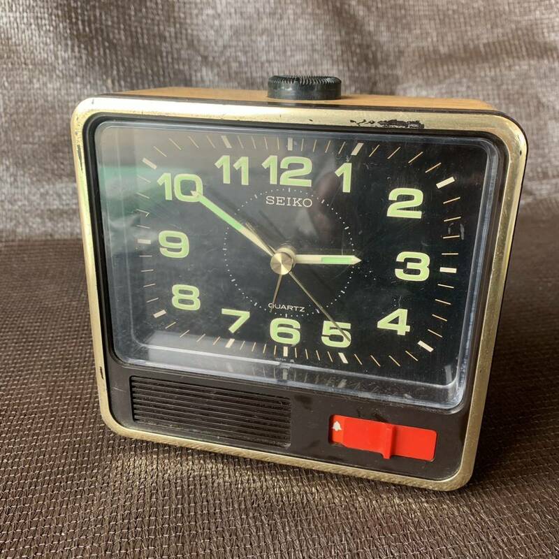 SEIKO　QP131C　セイコー　当時物　インテリア　年代物　日本製　目覚まし時計 昭和レトロ 置時計 卓上　コレクション