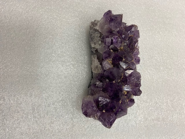 アメジスト 紫水晶 ブルガリア産 約14.5cm x 8.5cm x 6.0cm 559.2g 淡い紫色 パープル