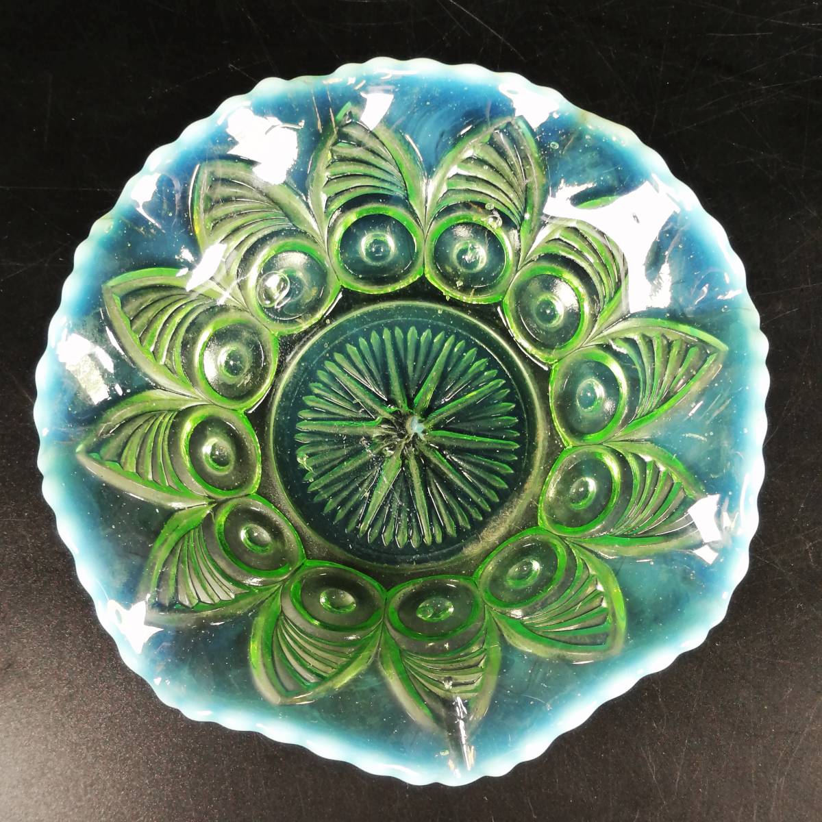 プレスガラス 色付き 硝子 プレート 皿 サラダボウル 器 食器 鉢 花型 花形 グリーン系 氷コップ 大正 ロマン コレクション