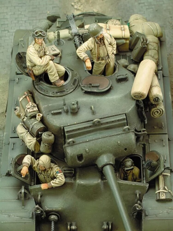 【スケール 1/35】 樹脂 レジン フィギュア キット 歩兵連隊 兵士4体のみ タンク無し 未塗装 未組み立て