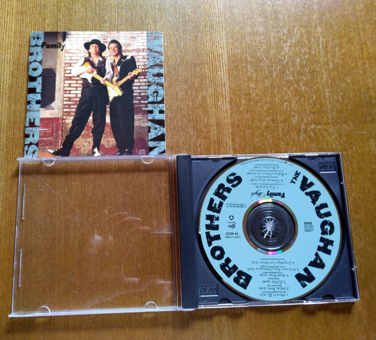 《新品同様》ヴォーン・ブラザーズ THE VAUGHAN BROTHERS ファミリー・スタイル Family style Stevie Ray Vaughan