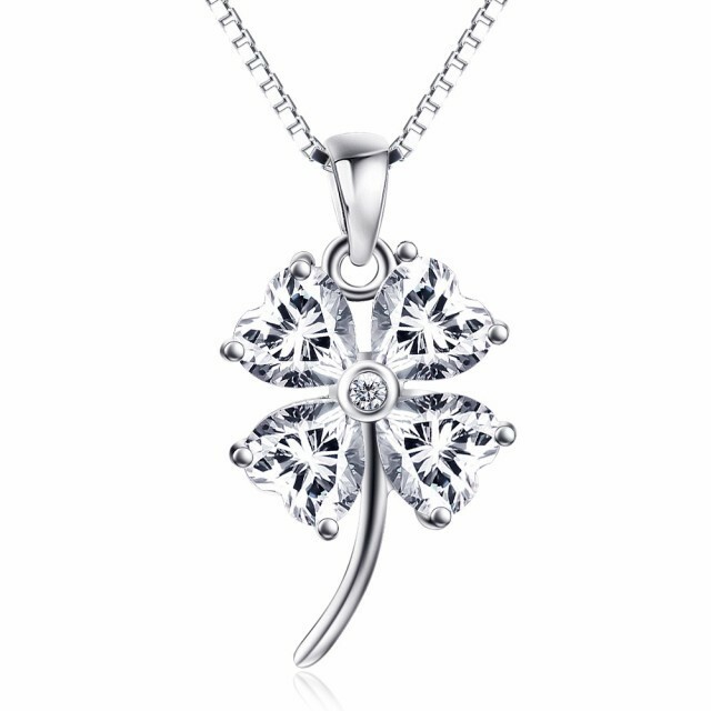 四つ葉ネックレス 幸運を呼ぶ四つ葉のクローバー 天然ダイヤモンドのような煌めき ネックレス人気 スワロフスキー ペンダント