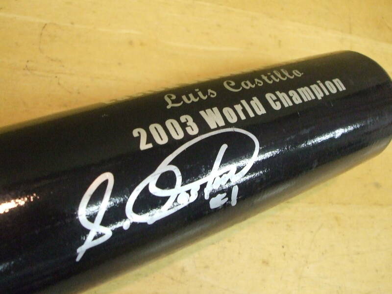 当時物2003年ワールドチャンピオン　Luis Castillo　ルイス　カスティーヨ選手サイン入り硬式木製バット　イーストンEASTON 