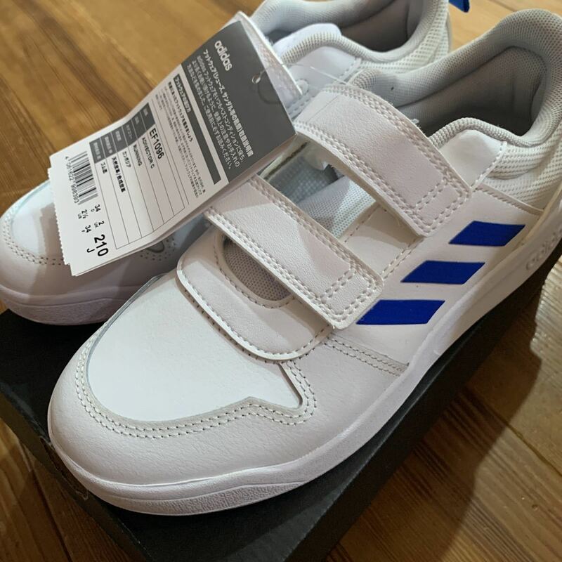 新品未使用　アディダス スニーカー キッズ　adidas 軽量 運動靴 男の子 女の子 子供靴 21cm