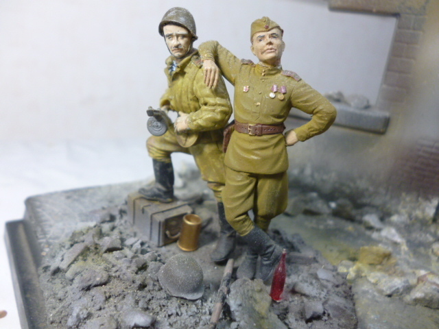 1／３５ベルリン1945ロシア兵２体完成品