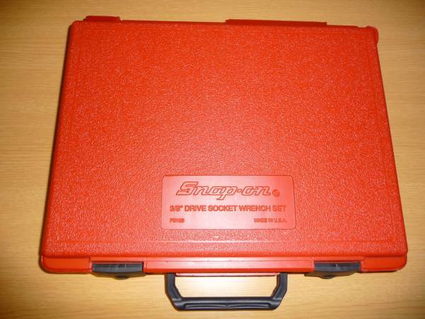 スナップオン 携帯 赤色 プラスチック カバン型 3/8 ドライブ ソケット 収納 便利 アタッシュ ケース 修理 工具箱 出張用 新品 限定