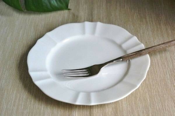 ◆レトロホワイト◆エレガンスストライプ 白いサラダ皿18cm◆1枚より　　（複数落札可能）
