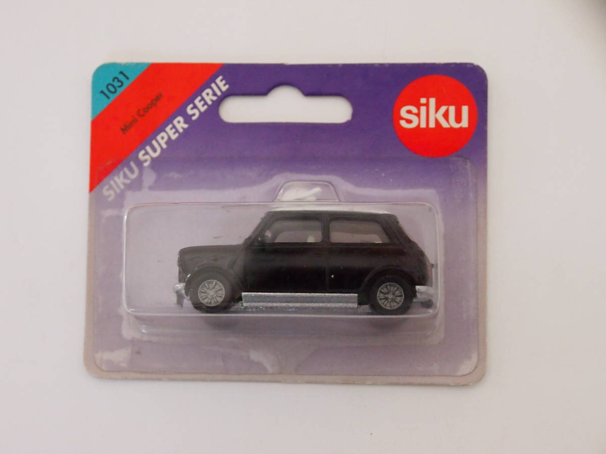 siku SIKU SUPER SERIE ROVER MINI Black 道路標識付き