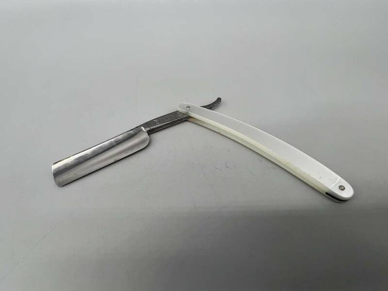 W3669　西洋剃刀 Robuso PERFECTWORKS SILVER STEEL / FAVORIT　750　ヘンケルス カミソリ 理容