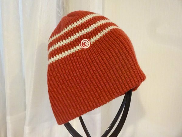 〓BG〓男女兼用　ニット帽　赤色キャップ　サイズ５６cm〜５８cm　キャップ　帽子　編み込みハット　日本製