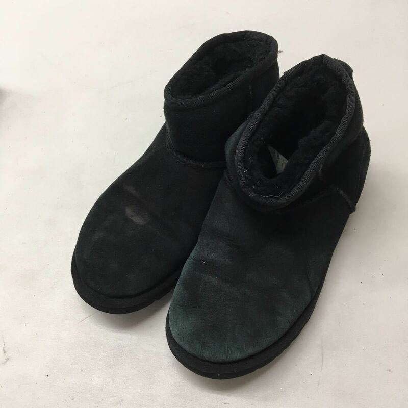 送料込み★UGG アグ★ムートンブーツ 裏ボア　ショートブーツ ムートン★レディース23.0㎝★ブラック#50714s25