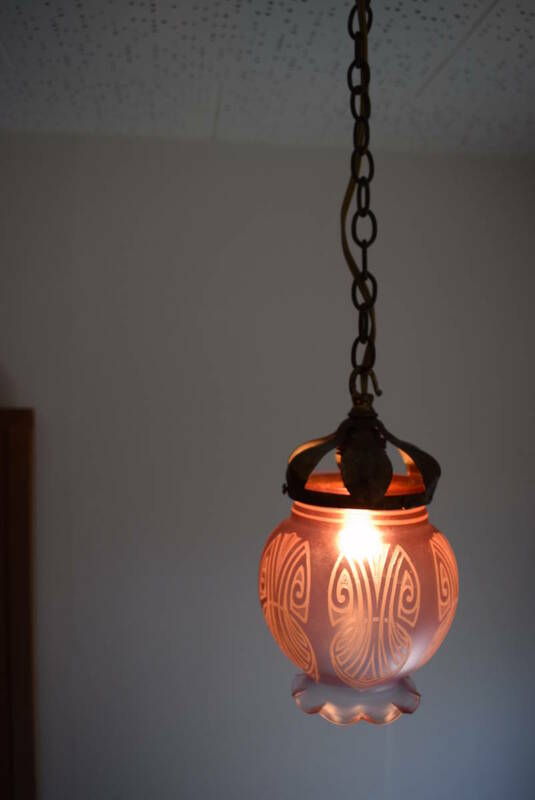 古照明具 ライト ランプ 傘　笠　フリルシェード　色硝子　吊下電灯　クランベリー ガラス　西洋インテリア　interior　antique　lamp