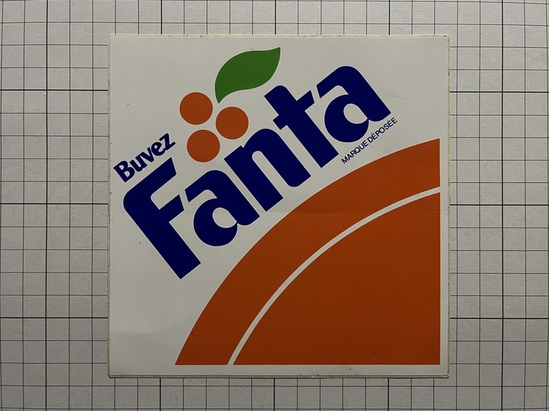 【大きめサイズ】フランス版 古いステッカー：1980年代 ファンタ Fanta 広告 オレンジ ジュース 炭酸飲料 ビンテージ 海外 +Af
