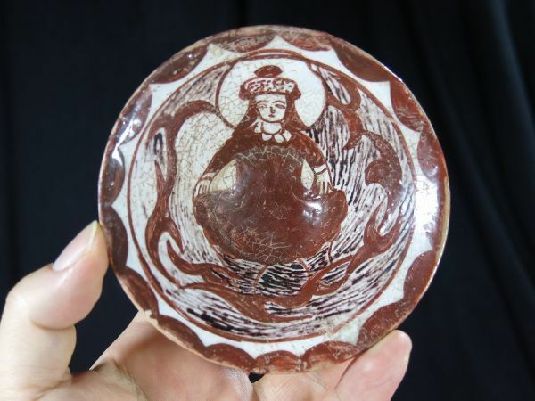 ｃ　白地多彩人物文小碗　アフガニスタン　１５世紀　遺跡発掘品　陶器　色絵　ペルシャ　